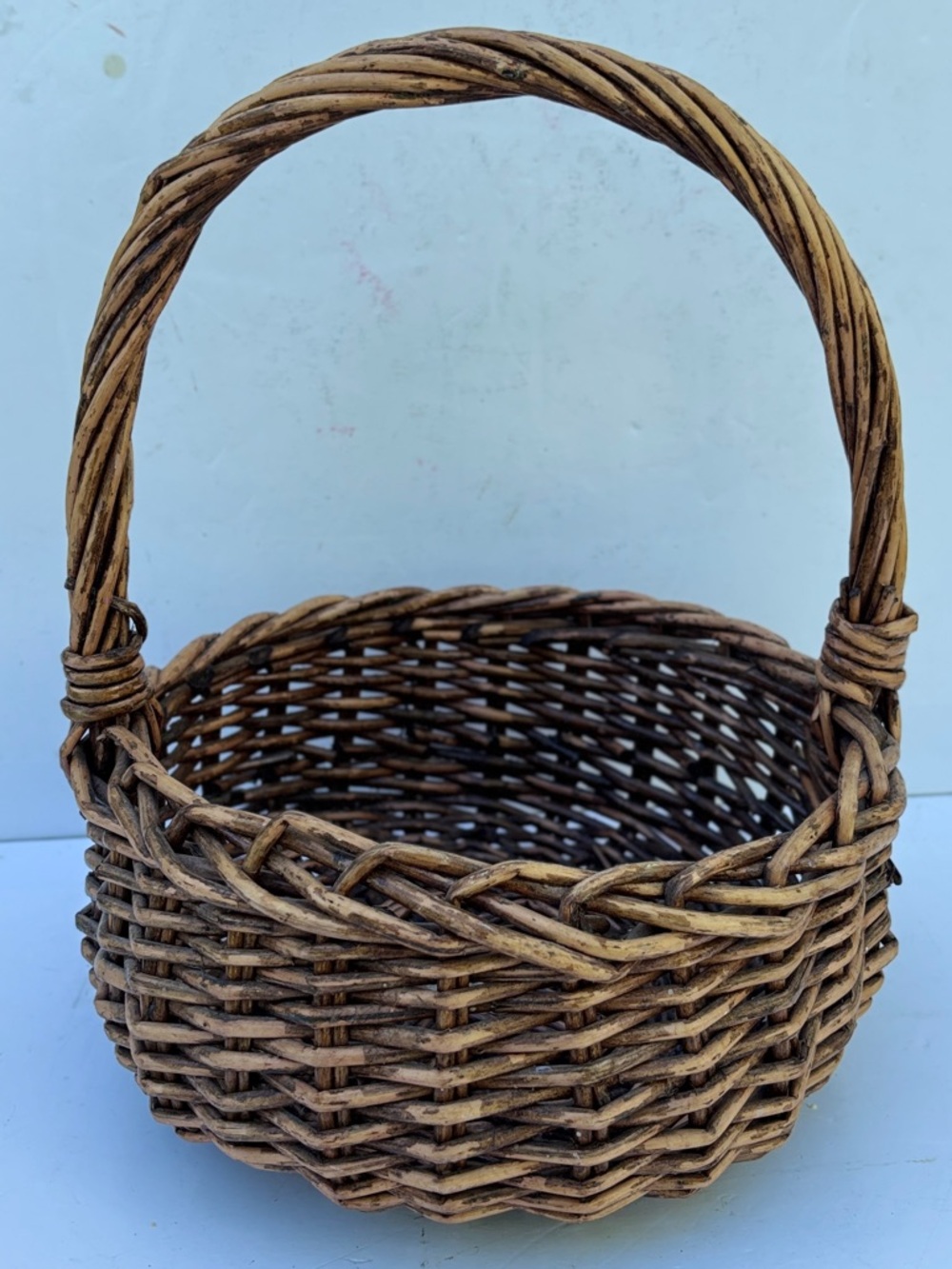Vintage Woven Grapevine Country Farmhouse Harvest Gathering Basket 12” tall